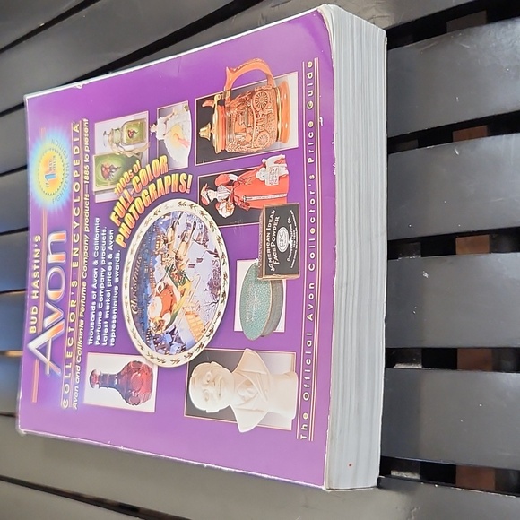 Bud Hastins Avon Collctors Encyclopedia 2008 Softcover Book - Picture 7 of 7